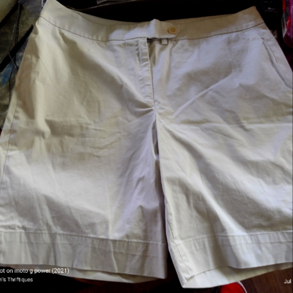 Jones New York High Waist Khaki Shorts 16